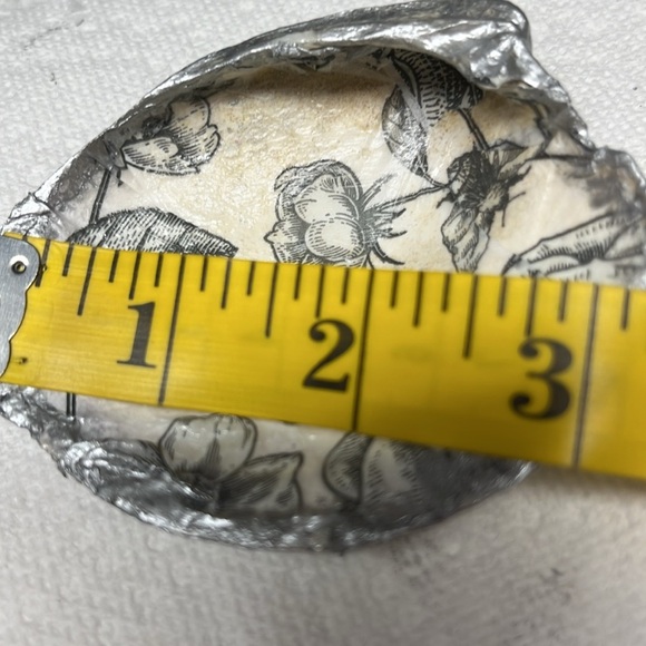 Hand Crafted Floral Silver and Cream Shell Trinket Dish - Picture 5 of 9